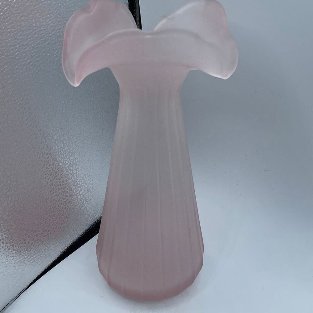 Vintage frosted pink Lily ruffled top bulbous bottom vase
